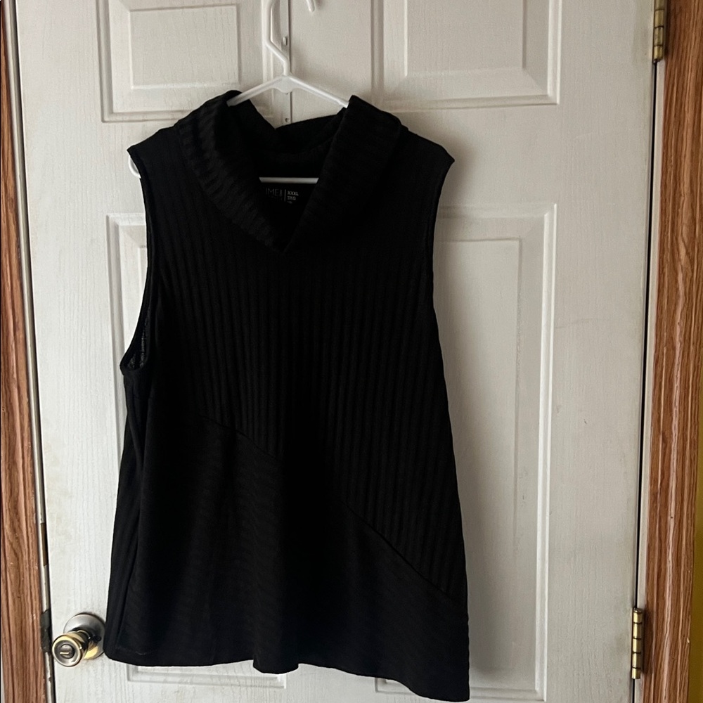 Time and Tru Black Sleeveless Tunic